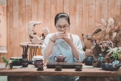 Người Trẻ Có Nên Uống Trà Hay Không?